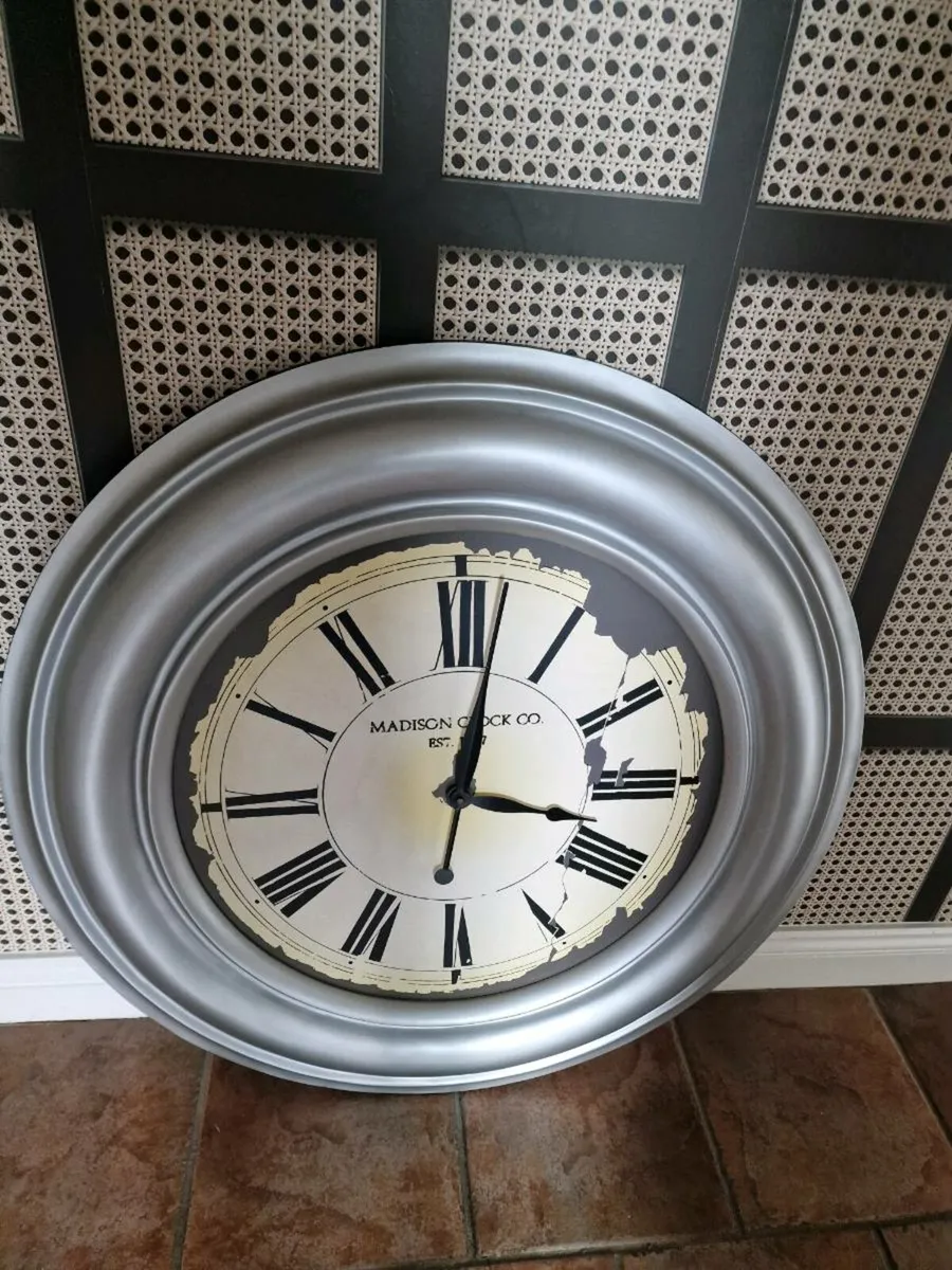 Large clock - Image 2
