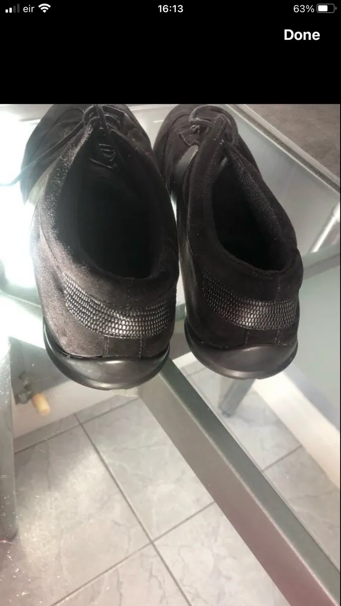 Mens like new designer trainers size 8 €25 - Image 4