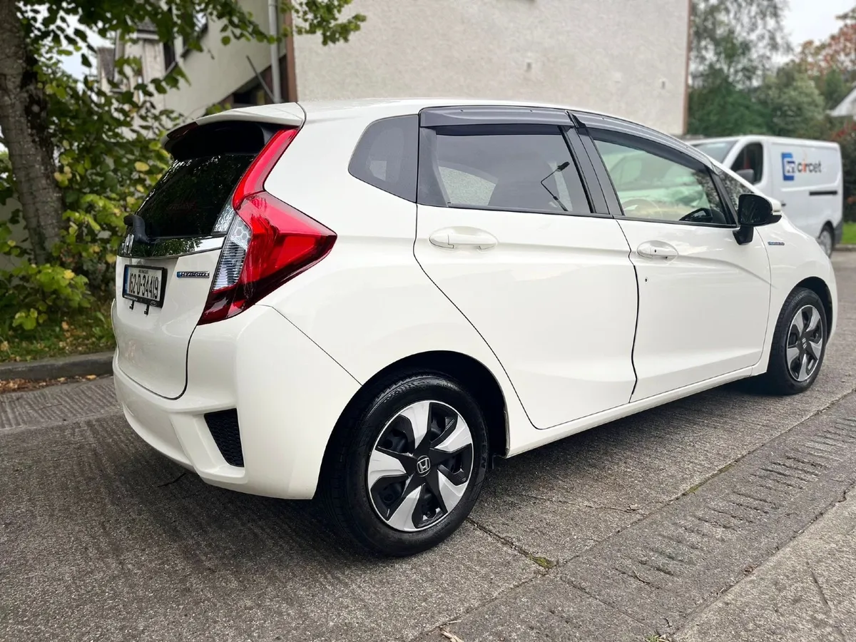Honda Fit 2016 1.5 L Hybrid - Image 2