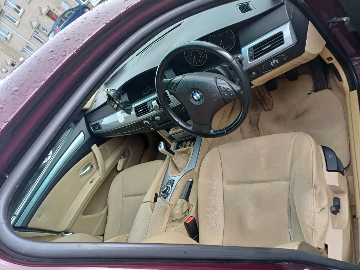 BMW 2009 burgundy - Image 4