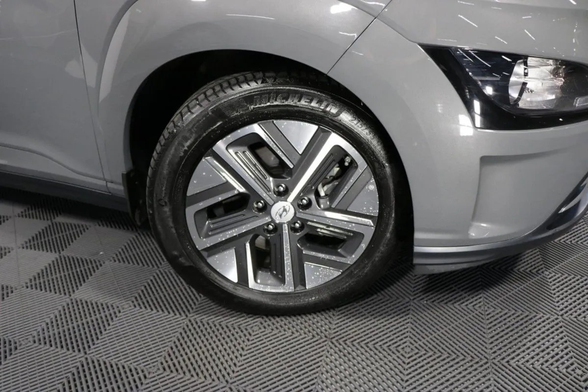 Hyundai Kona Electric Premium 64 kWh EV - Image 3