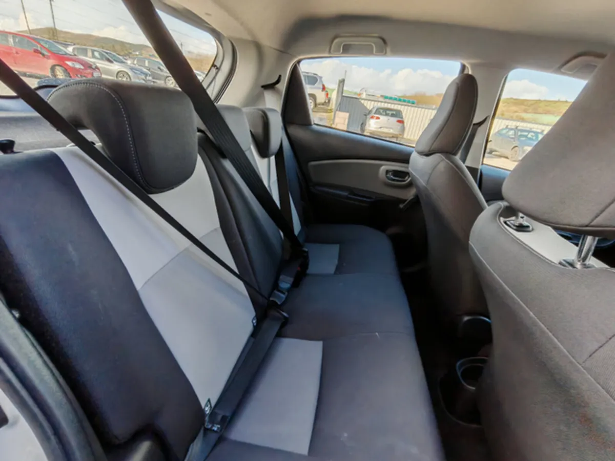 Toyota Yaris 2018 - Image 3