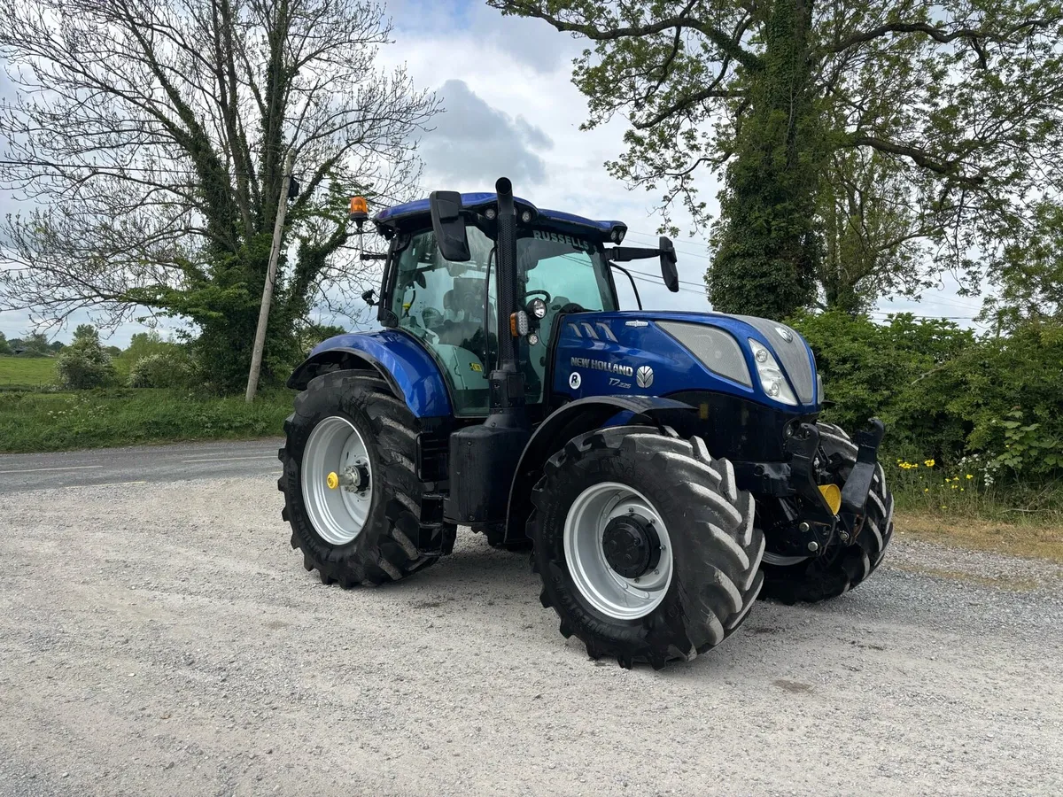 New Holland T7.225 - Image 2