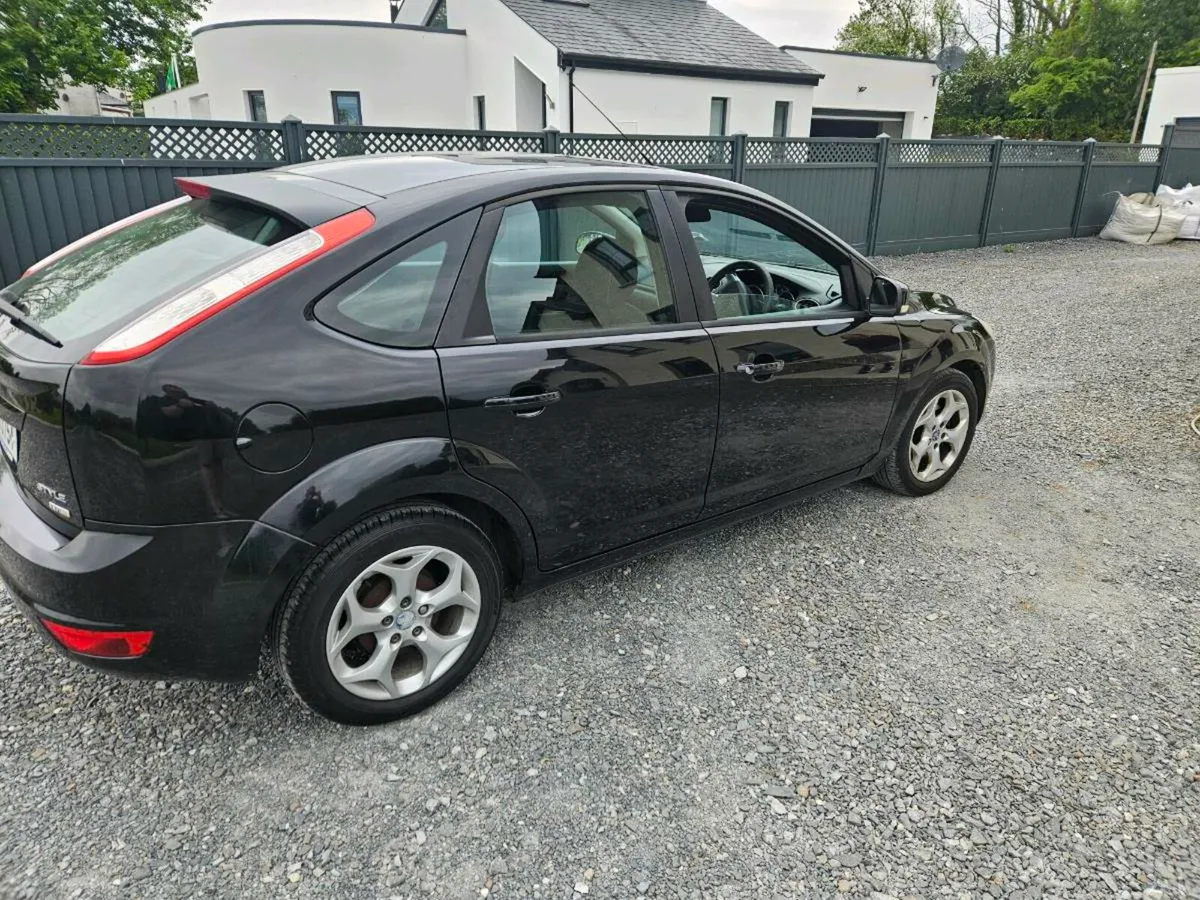 2010 Ford Focus - Image 2