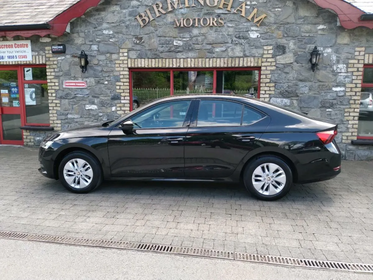 SKODA OCTAVIA 1.0 TSI AUTOMATIC - Image 2
