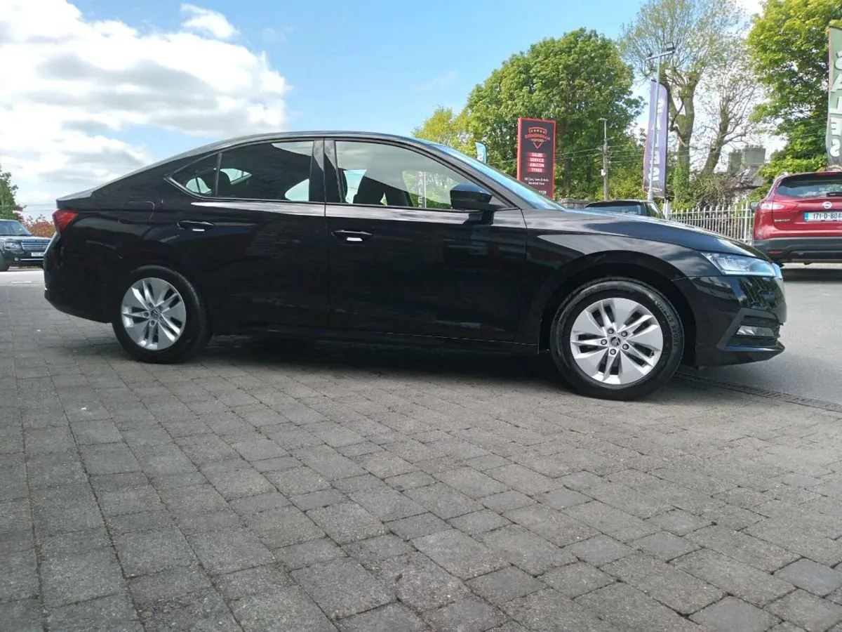 SKODA OCTAVIA 1.0 TSI AUTOMATIC - Image 3