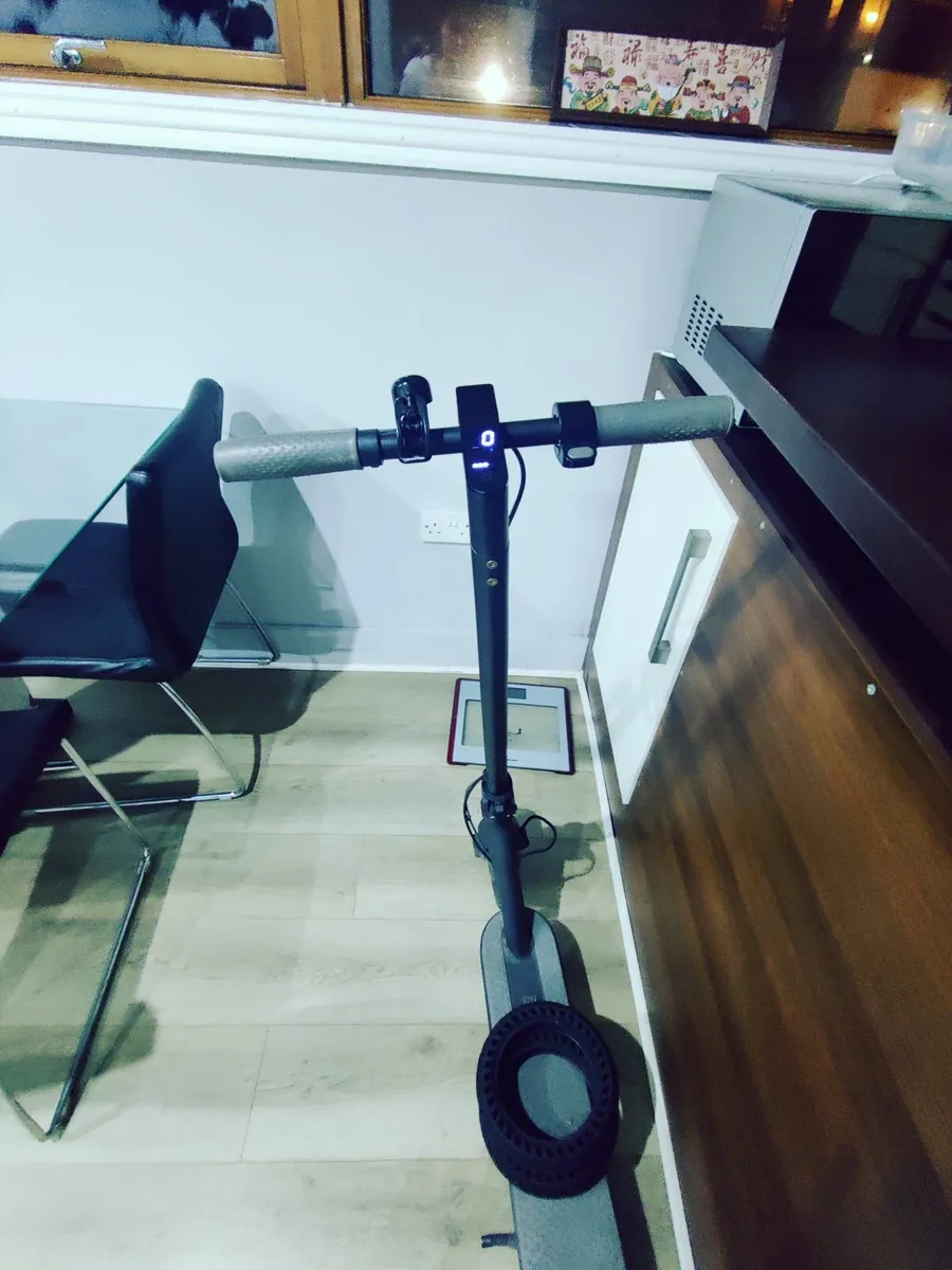 Mi scooter with 2 solid tyres for 170 euro - Image 2