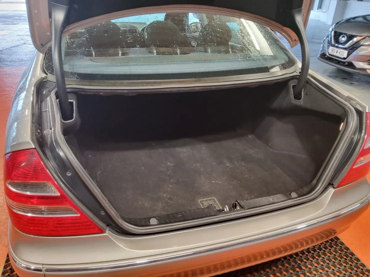 Mercedes-Benz E-Class 200 K Classic A/T - Image 3