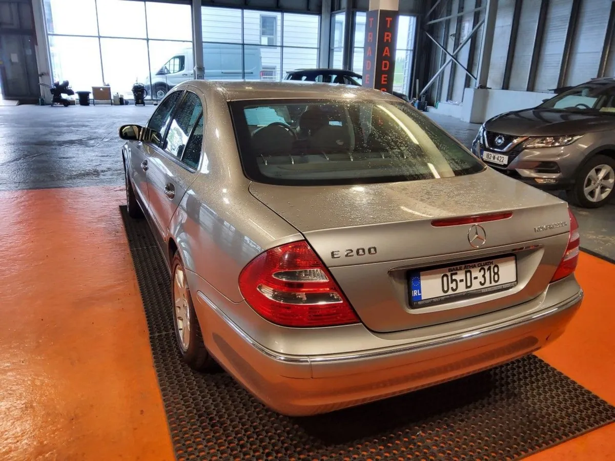Mercedes-Benz E-Class 200 K Classic A/T - Image 4