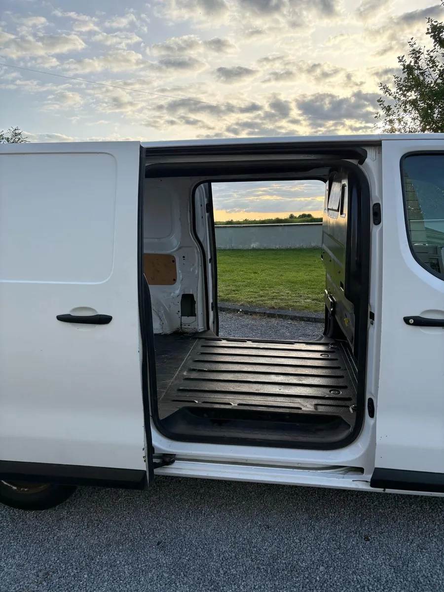 Van - Image 4