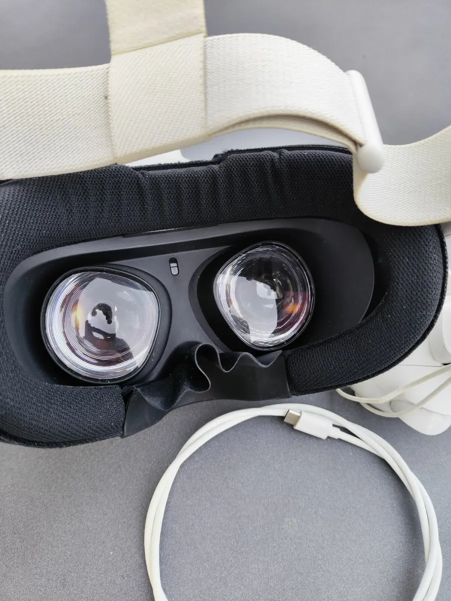 Oculus Meta Quest 2 128GB + Link Cable 5M - Image 2
