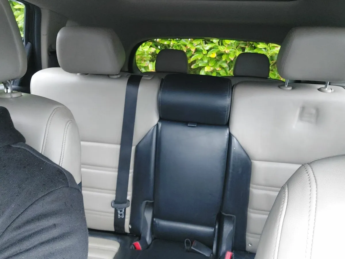 Kia Sorento 162 7 seater platinum edition - Image 4