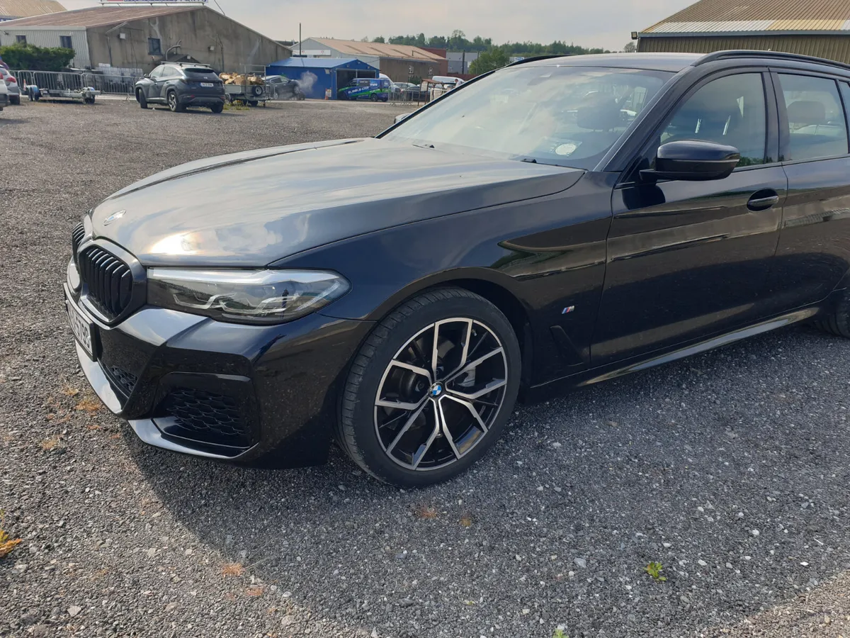 BMW 5-Series 2024 M sport - Image 4