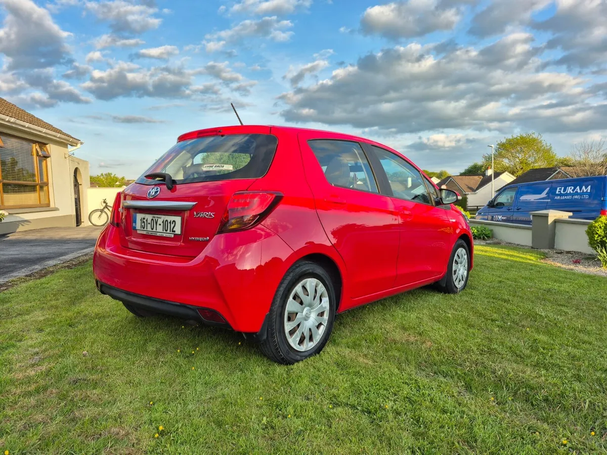 Toyota Yaris hybrid - Image 4