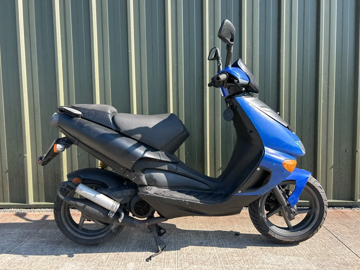 APRILIA SR50 50cc Moped - Image 2