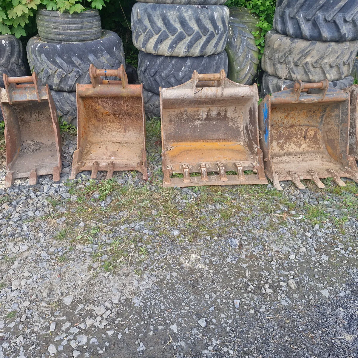 Digging  Buckets 60 and 50 mm pins choice - Image 1