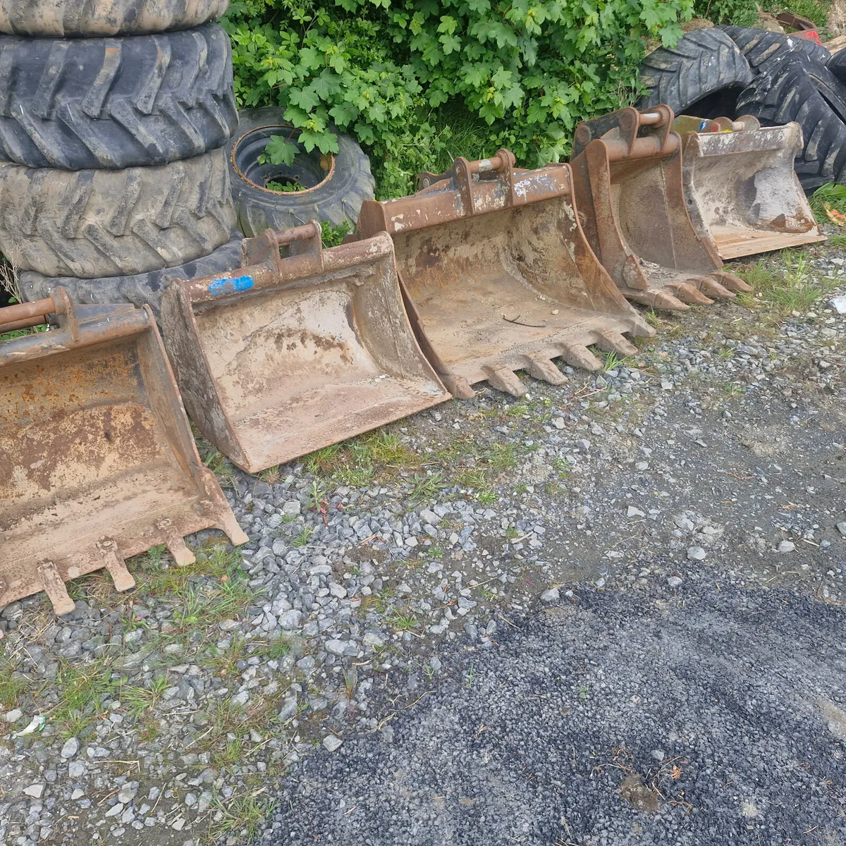 Digging  Buckets 60 and 50 mm pins choice - Image 2