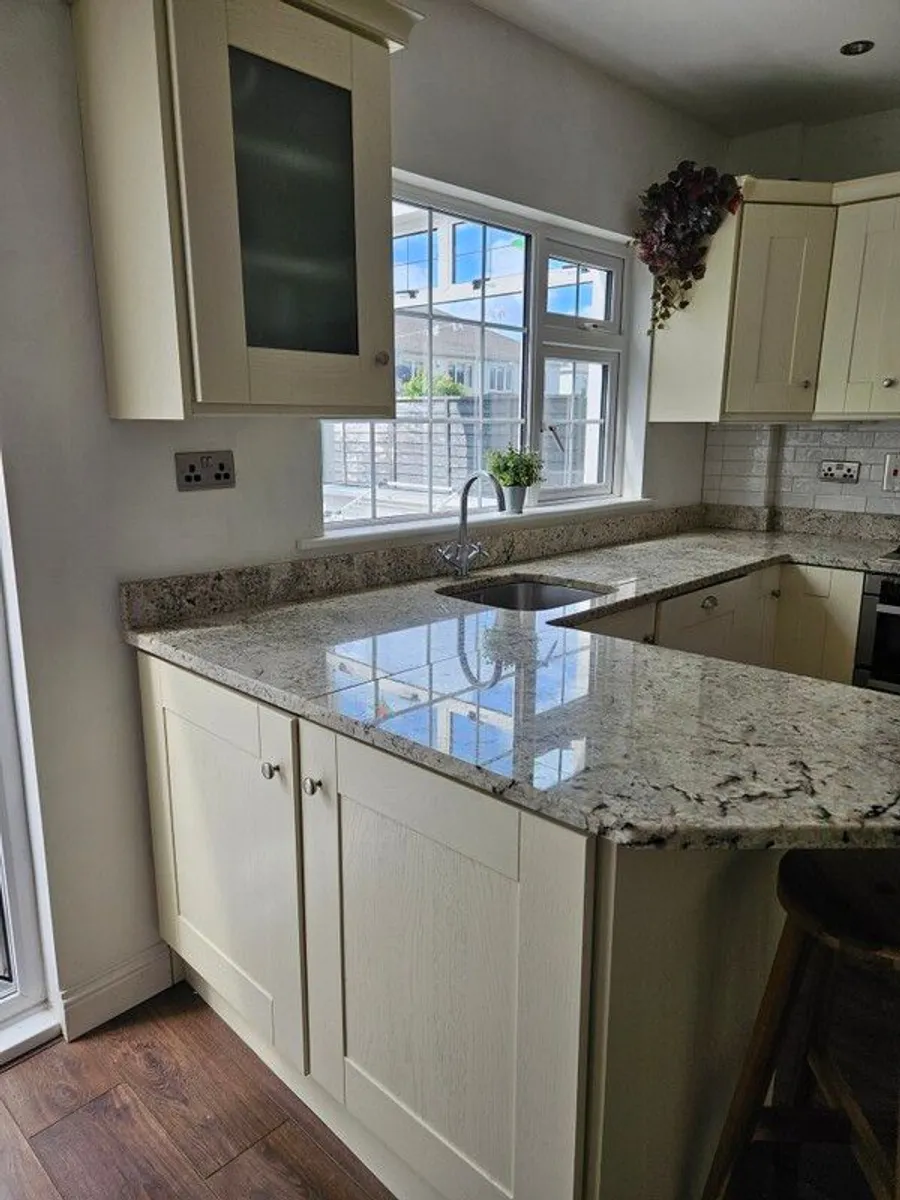 Cream kitchen solid wood doors stainless steel handles with beautiful Granite counter tops collect dismantled in 3 weeks - Image 2