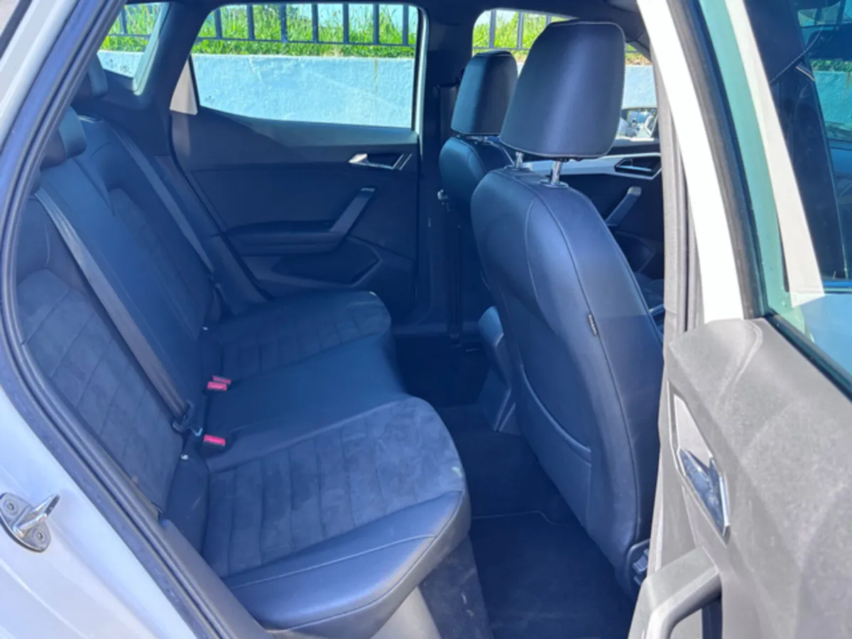 SEAT ARONA 1.0 TSI 115HP XCELLENCE 5DR / HIGH SPEC - Image 4