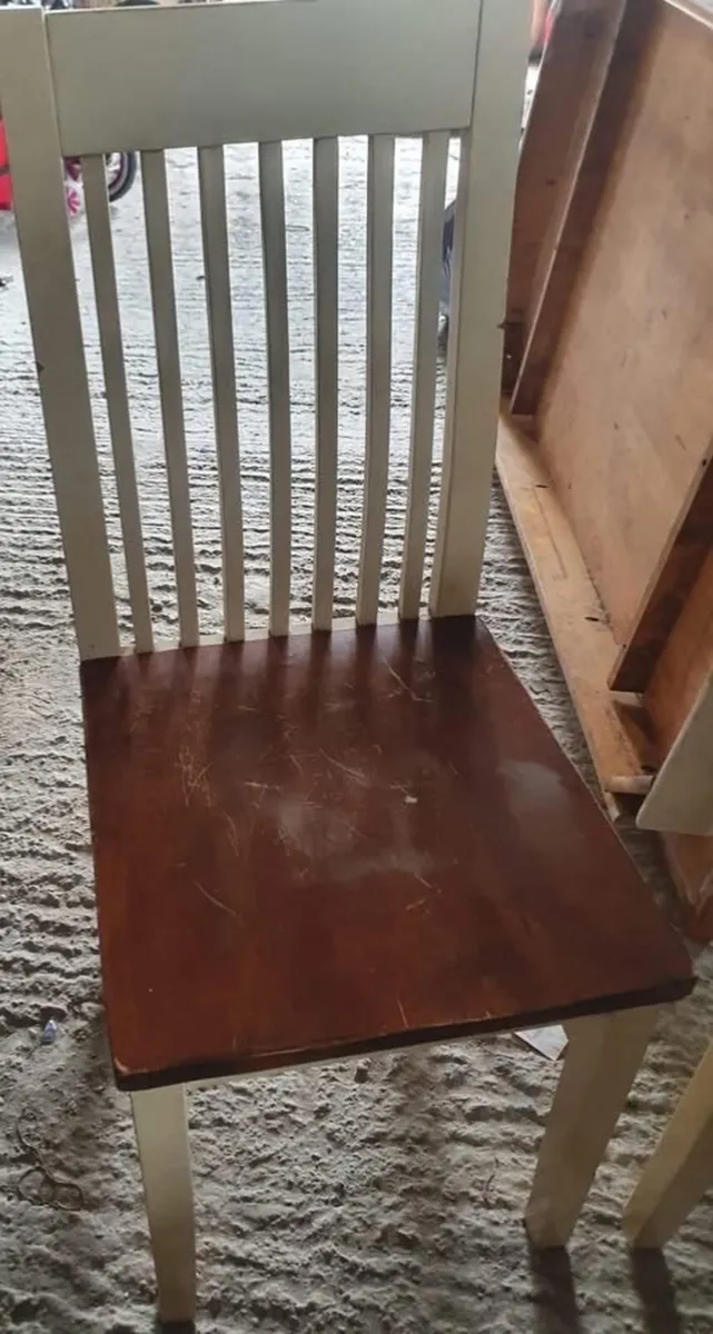 ****Lovely table and 6 chairs****** - Image 2