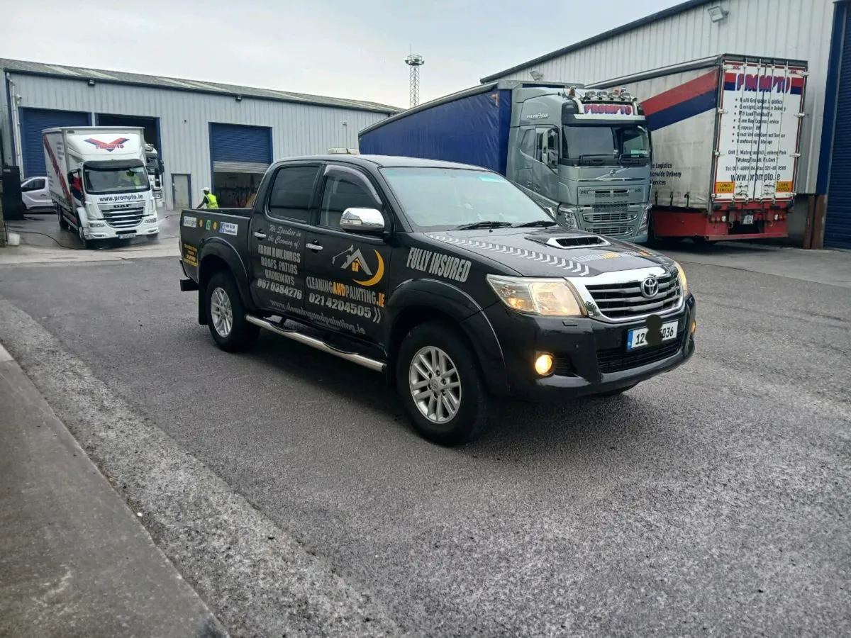 AUTOMATIC invincible toyota hilux - Image 1