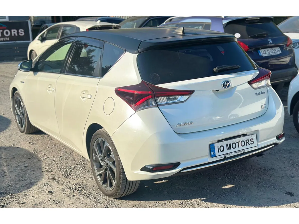 Toyota Auris BRICK LANE AUTOMATIC 1.8 PETROL HYBRI - Image 4