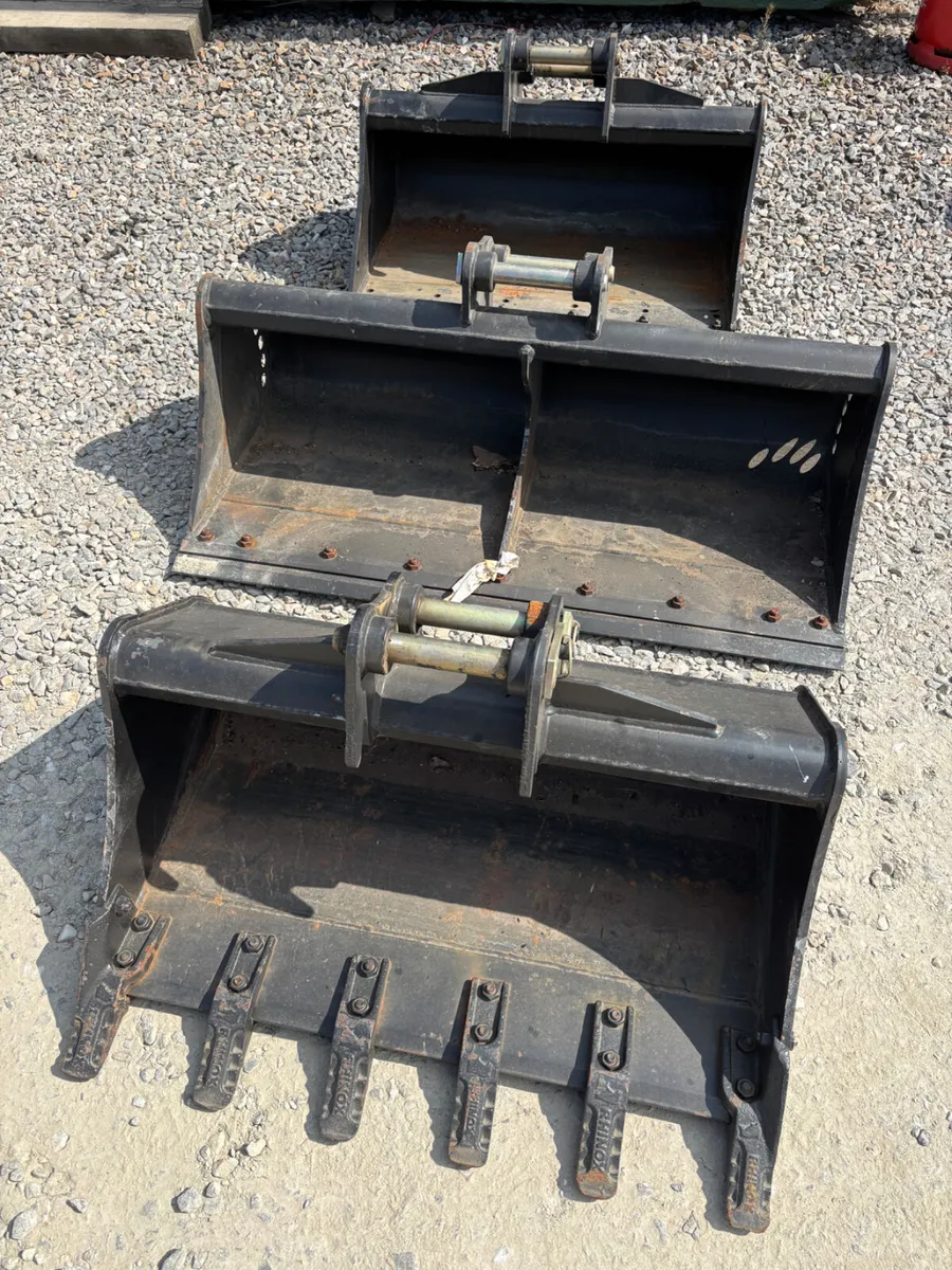 New/Unused Rhinox Ditching Buckets 35mm Pins - Image 1