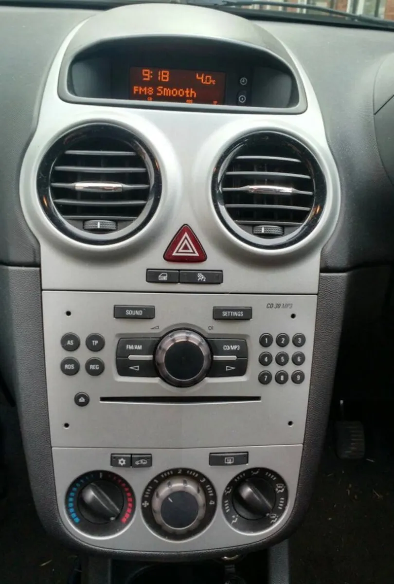AUTOMATIC 2014 Opel Corsa - Image 2