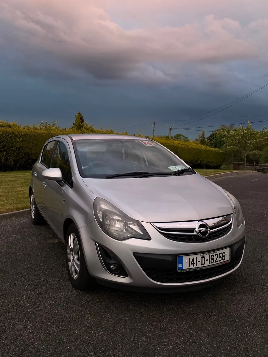 AUTOMATIC 2014 Opel Corsa - Image 1