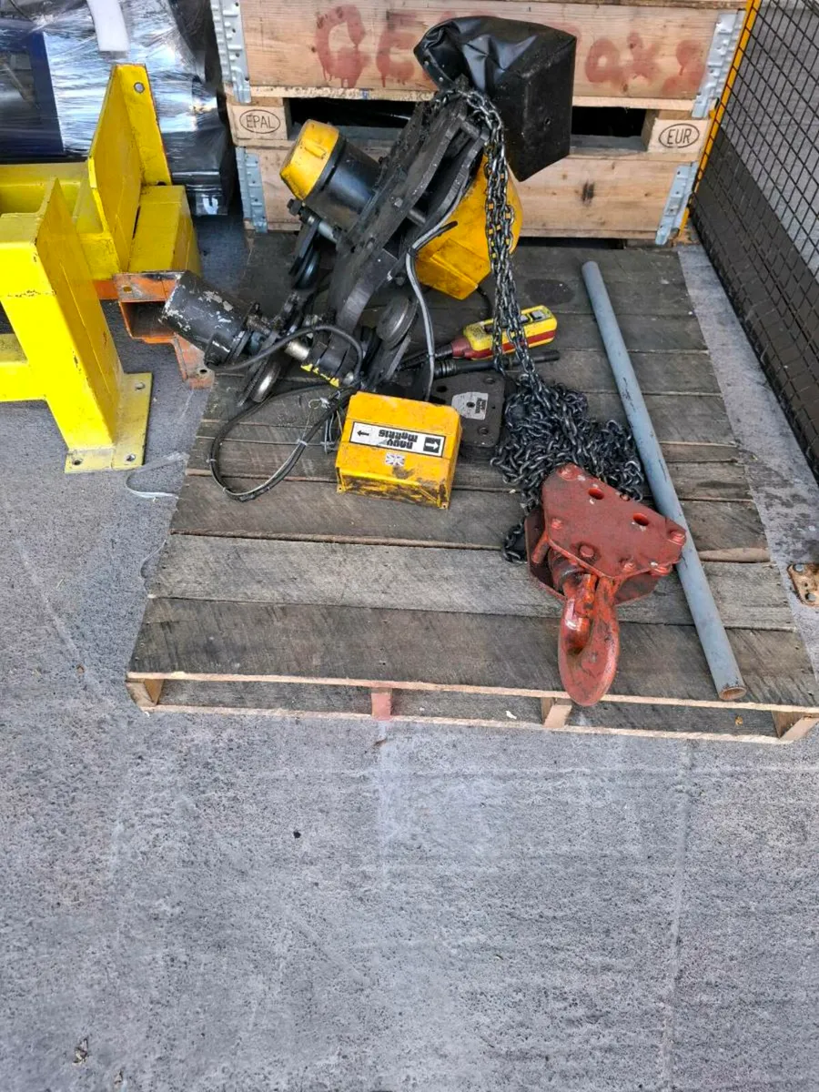 Electric Hoist - Image 1