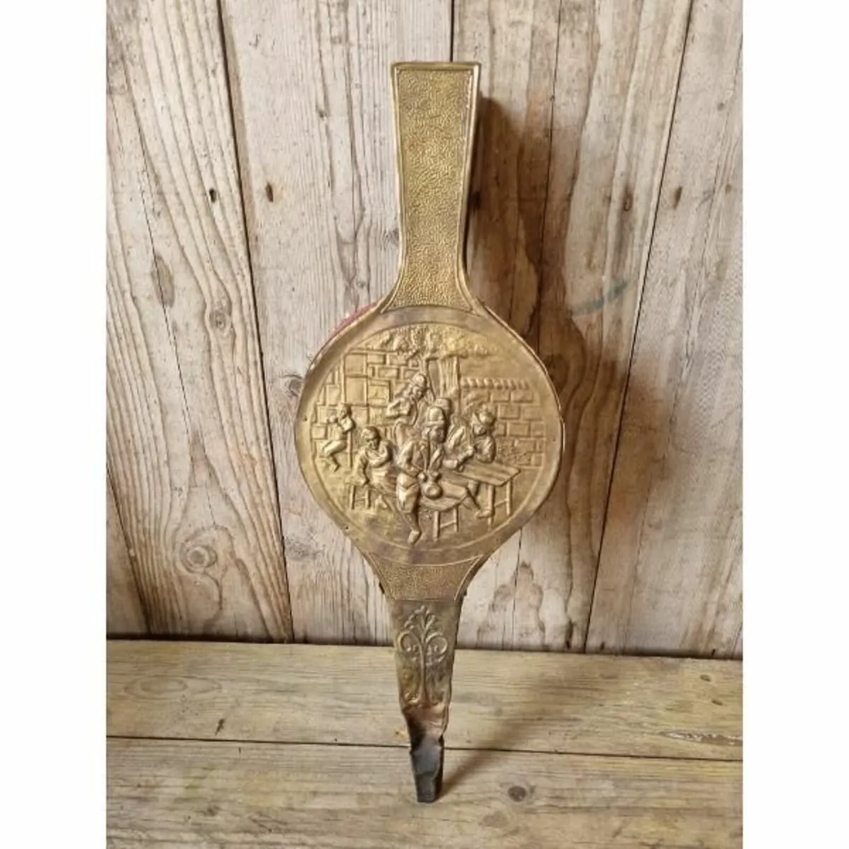 Pressed Brass Fire Screen and Bellows – KAS503 - Image 2