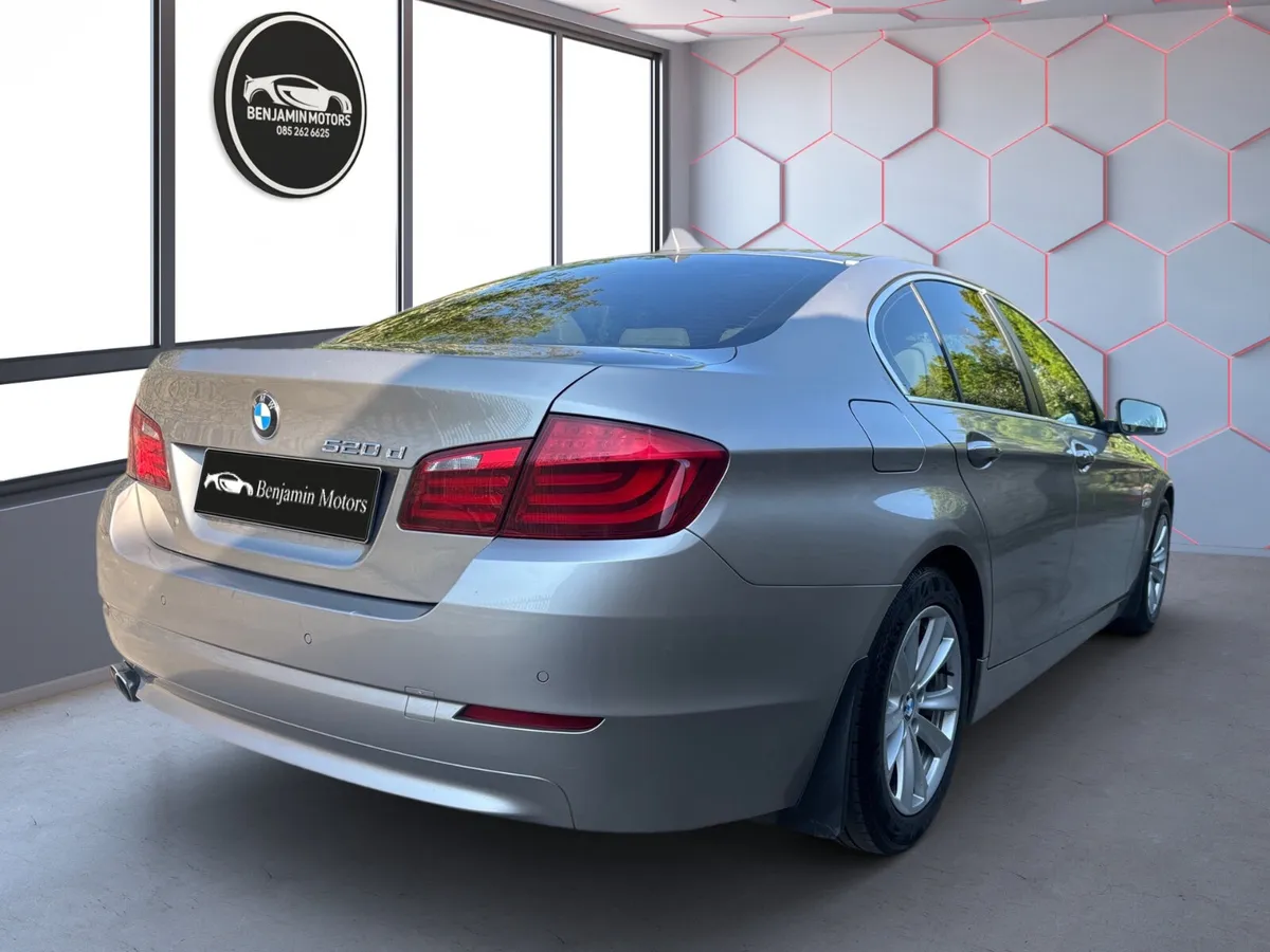 BMW 5-Series 2013 Business Edition Automatic - Image 3
