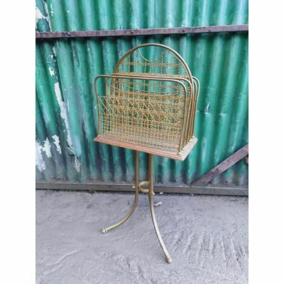 Revolving brass newspaper / magazine rack – KAS351 - Image 1