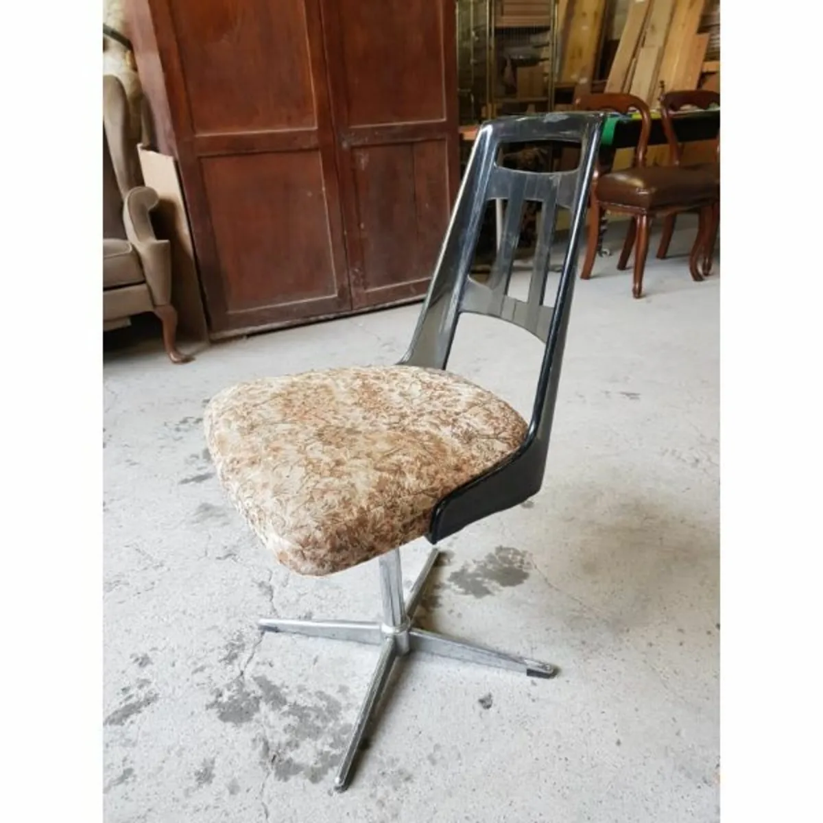 Retro Chair – KAS158 - Image 1