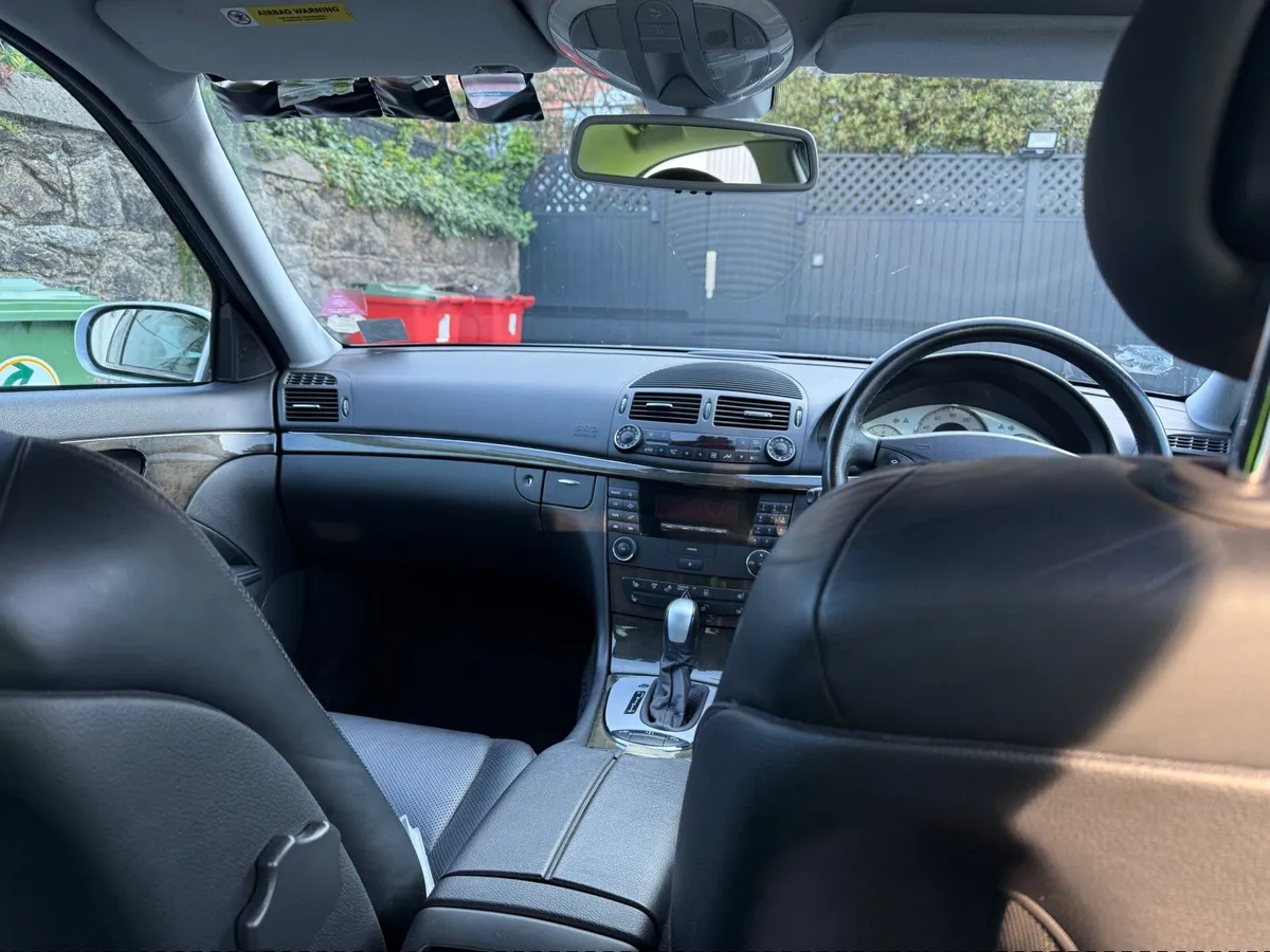 Mercedes E500 - Image 4