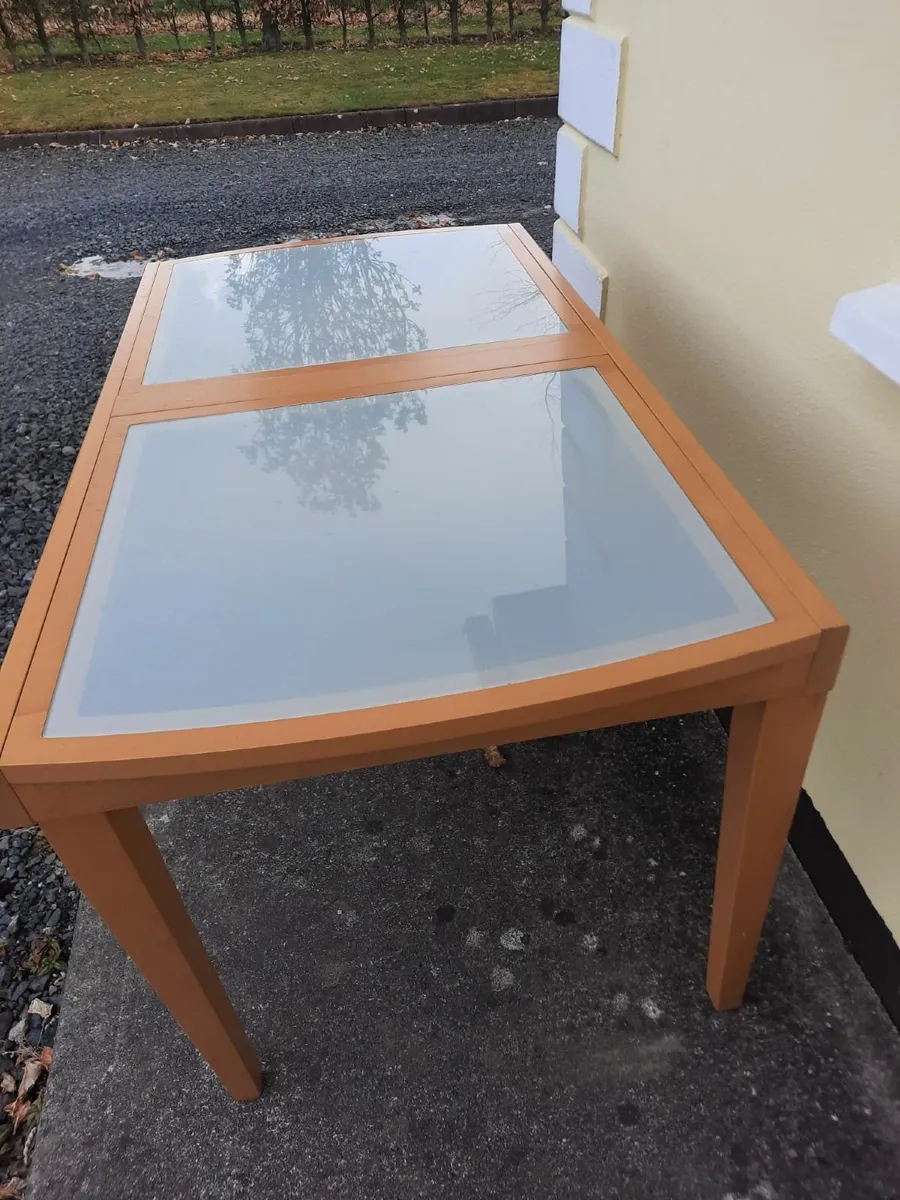 Kitchen table - Image 1