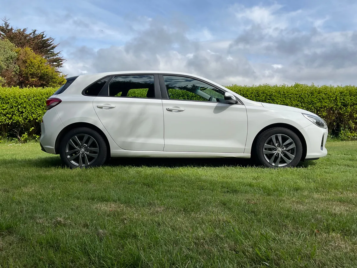 2017 Hyundai i30 SE NAV 1.6 CRDI - Image 3