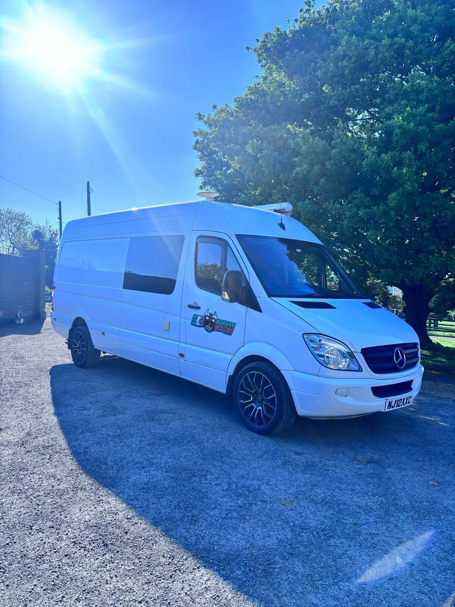 Mercedes Sprinter Race Camper - Image 1