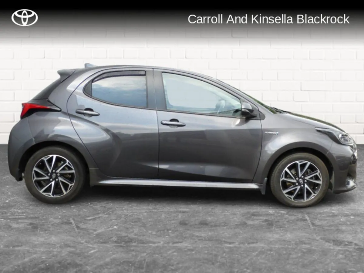 Toyota Yaris Hybrid Luna Sport - Image 3
