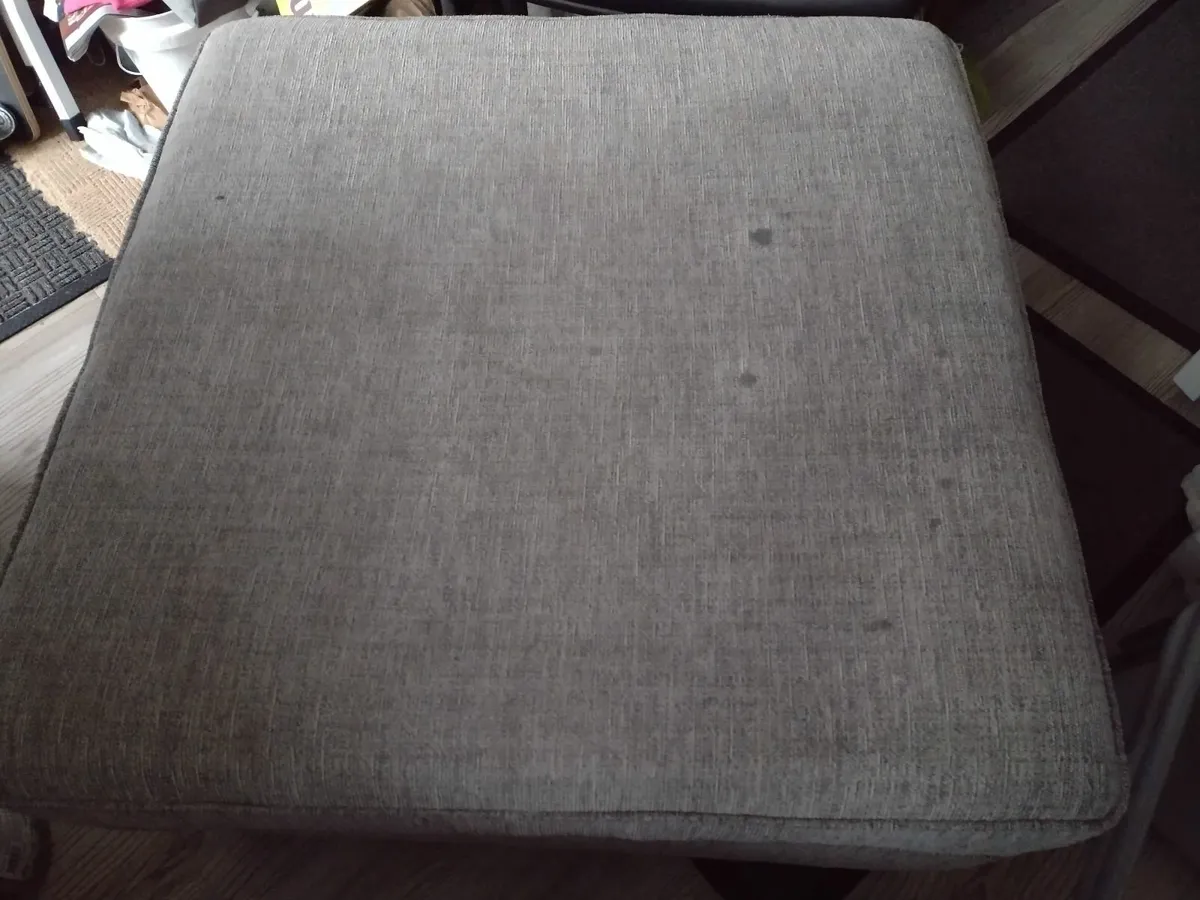 Large grey textured pouffe seat/ footrest - Image 3