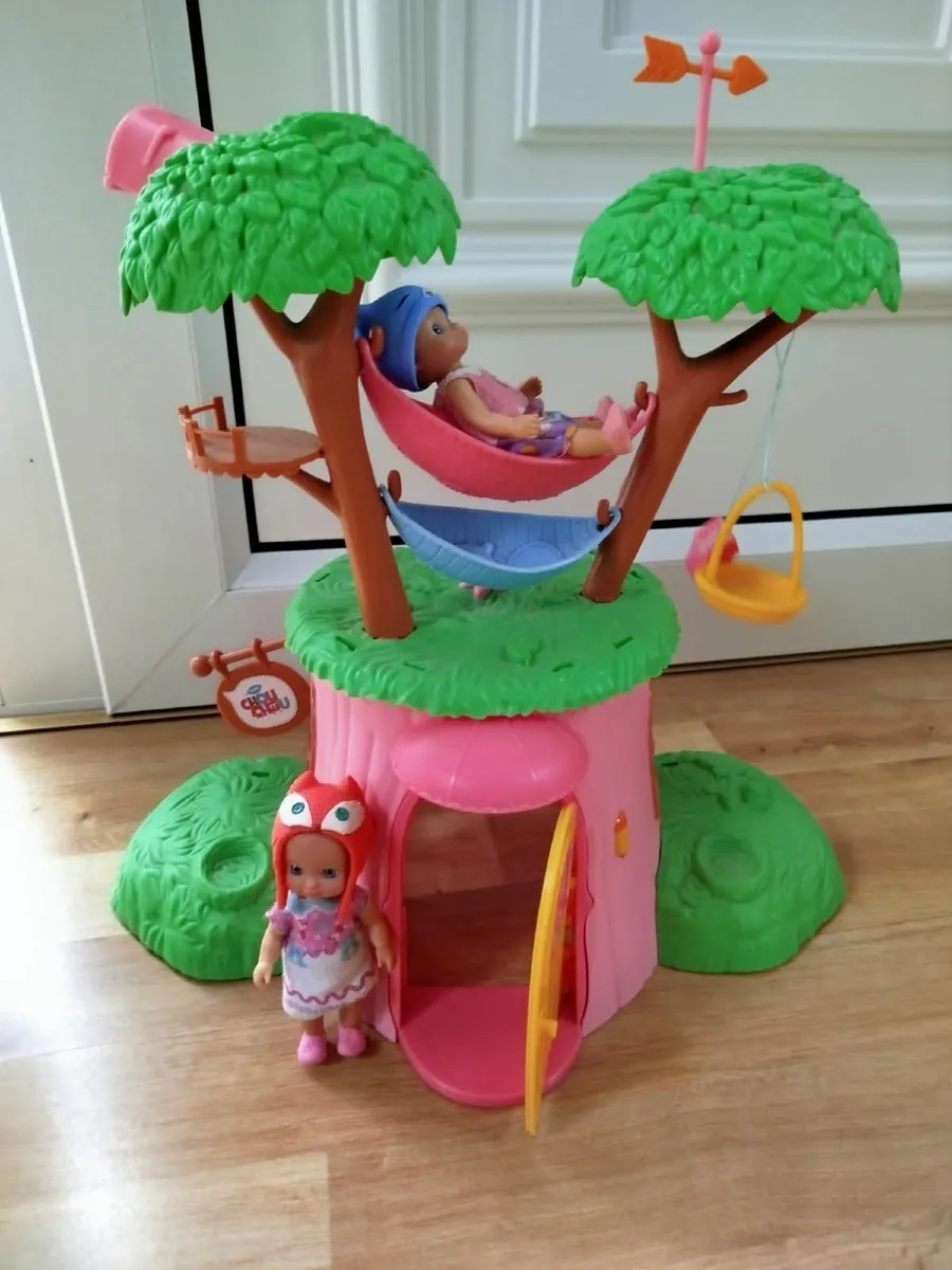 Tree HOuse & Dolls set - Image 1