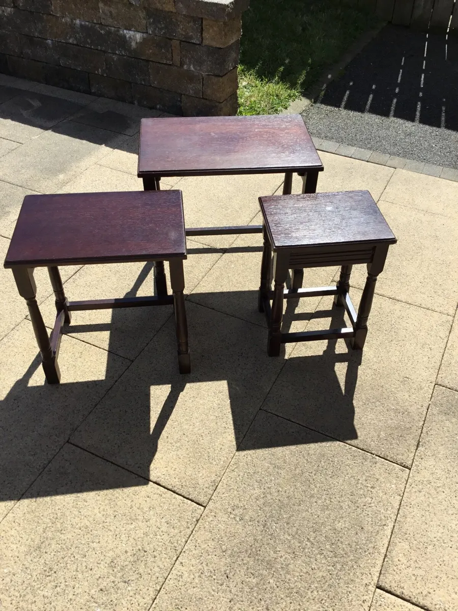 Nest of 3 tables - Image 1