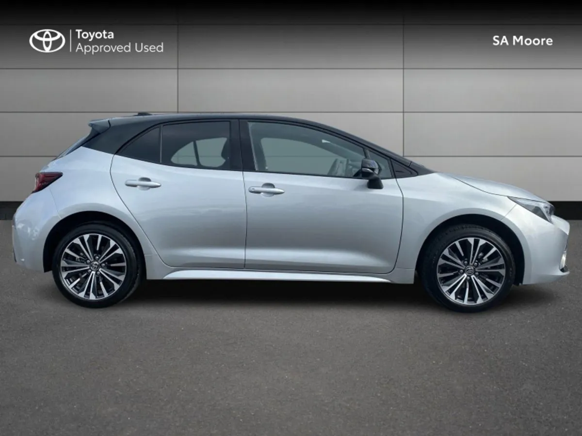 Toyota Corolla Hybrid Luna Sport Hatchback - Image 3