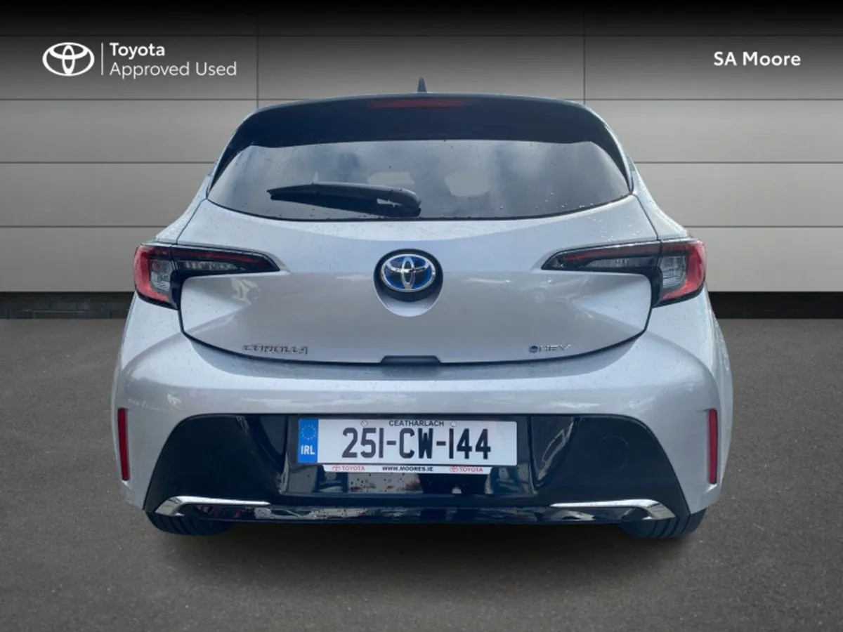 Toyota Corolla Hybrid Luna Sport Hatchback - Image 4