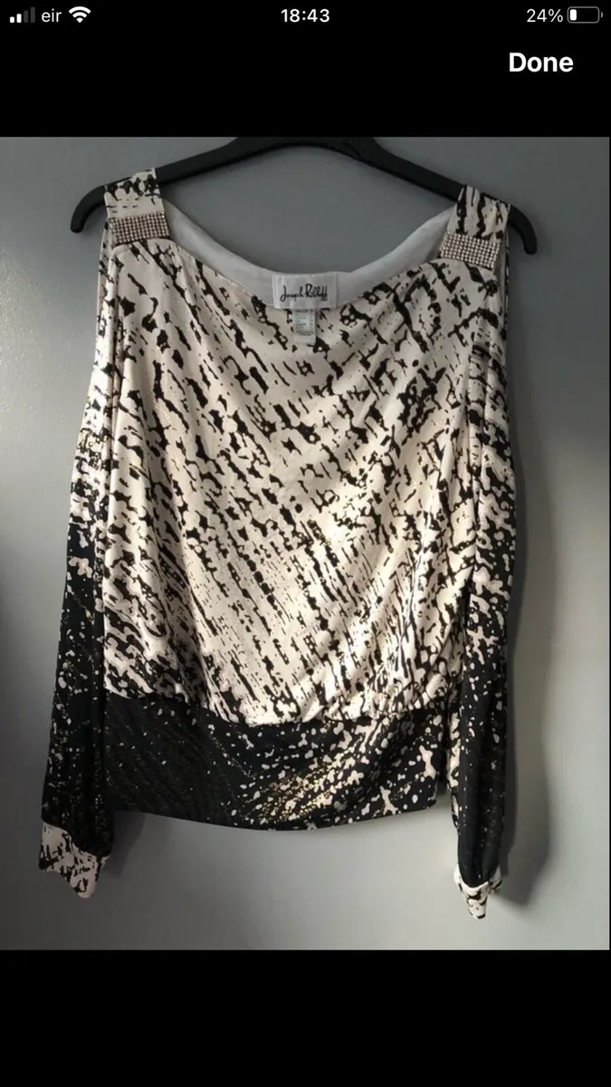 Ladies stunning designer top size 12 €15 - Image 1