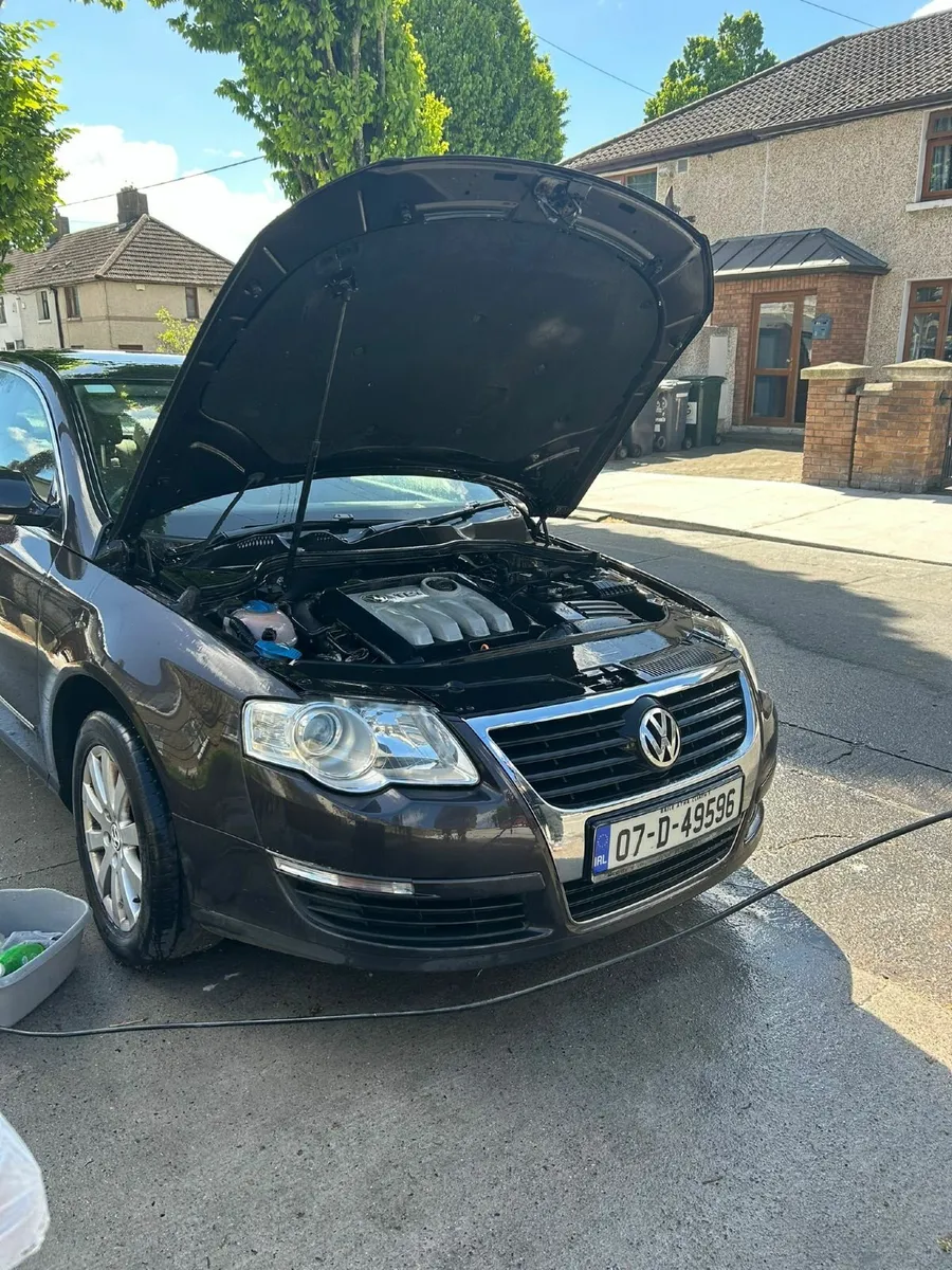 Volkswagen Passat 2007 - Image 2