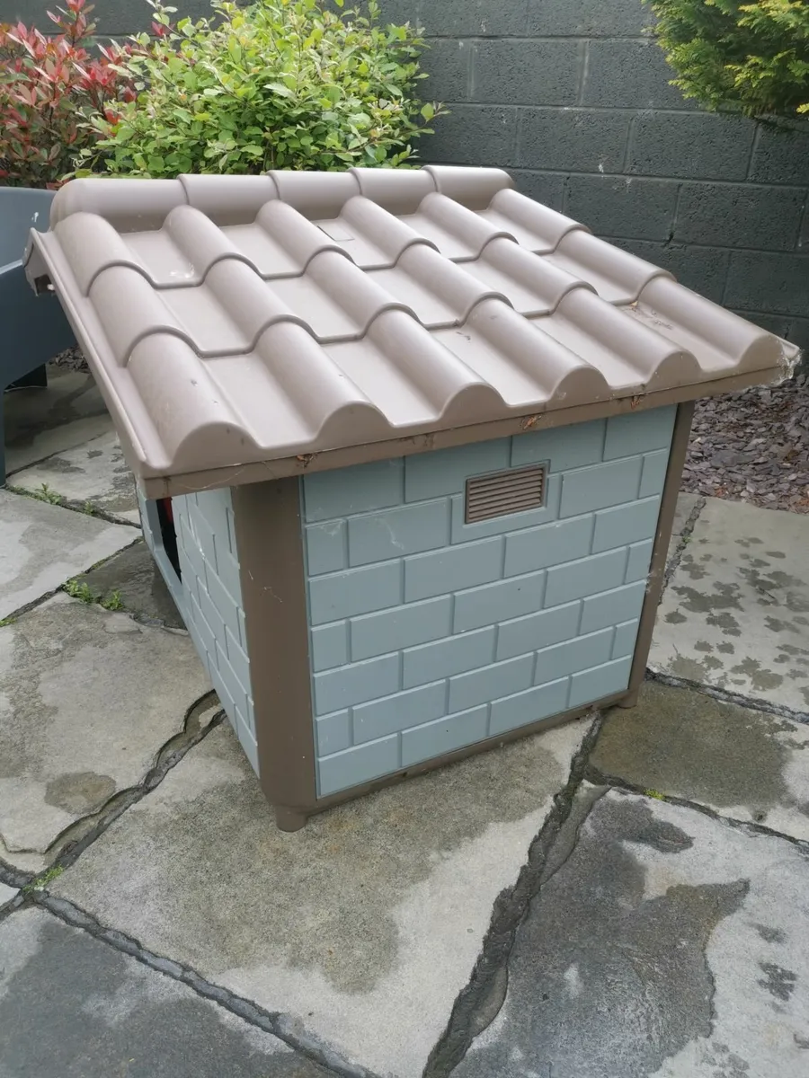 DOG Plastic Kennel w Double Wall Roof - Image 4