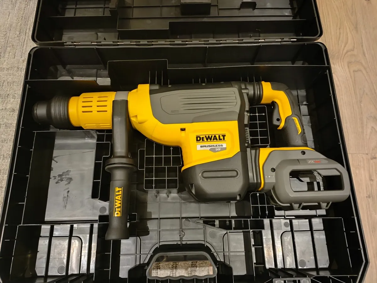DeWalt dch 733 max SDS drill kango. Brand new