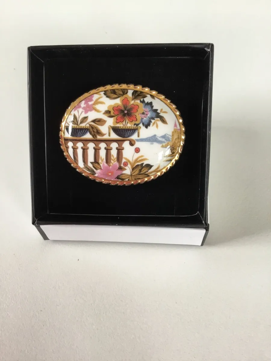Aynsley brooch - Image 1