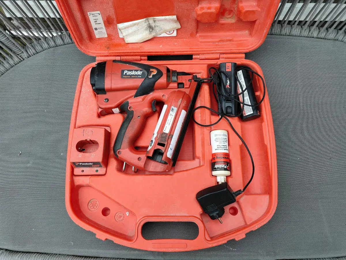 Paslode 18 ga pin gun.